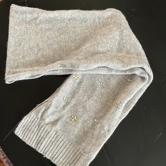 Banana Republic Accessories - Banana Republic Italian Yarn knit jewelled skarf limited edition wrap